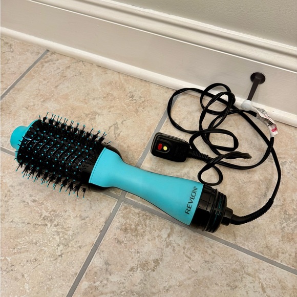 Revlon Mint Hair Dryer and Hot Air Brush - Picture 2 of 4